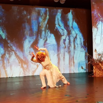 Sanna dance performance snow woman lumetar performanssi